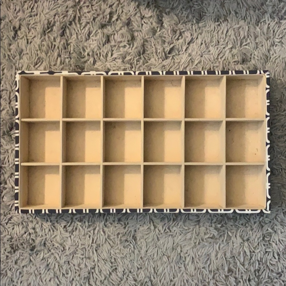Cubicle holder